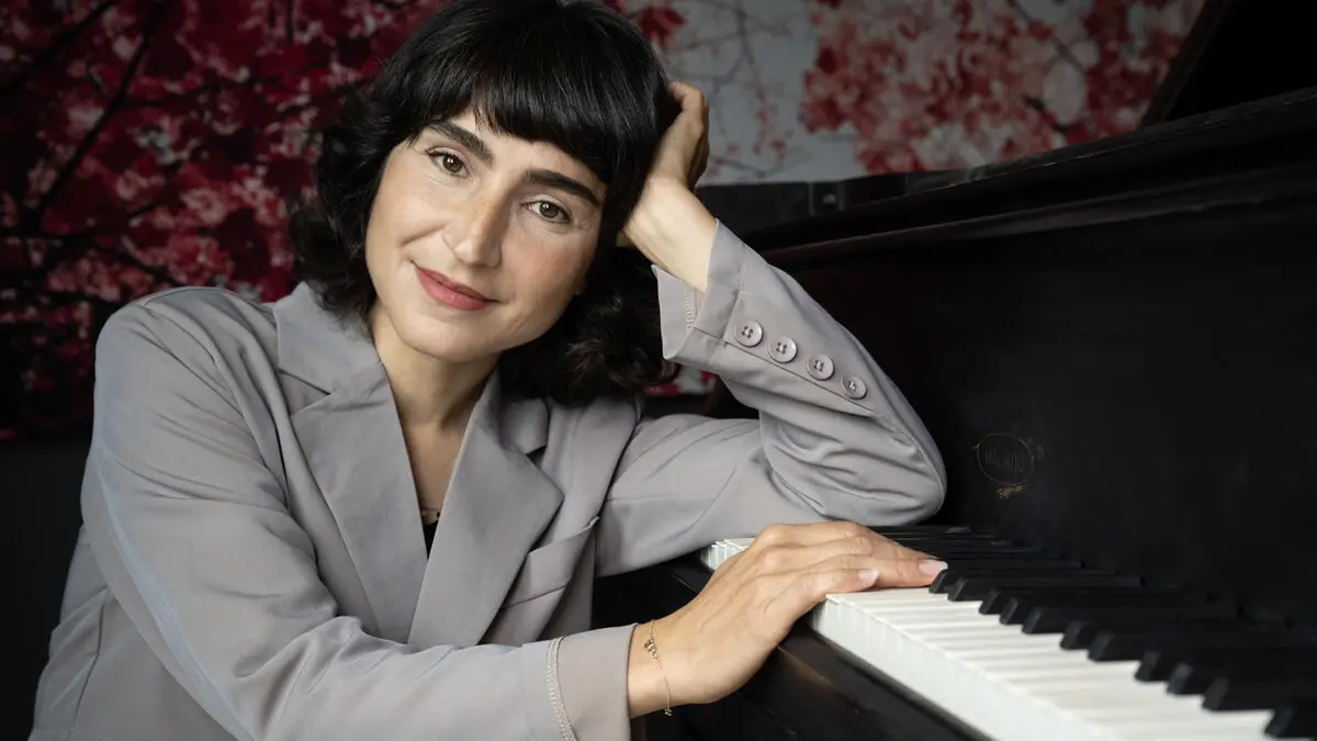 Laleh opens up about family, partner and upbringing in new book