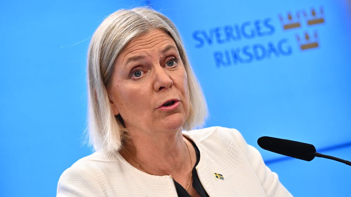Andersson slams government economic policy as a disaster, questions election promises worth 200 billion