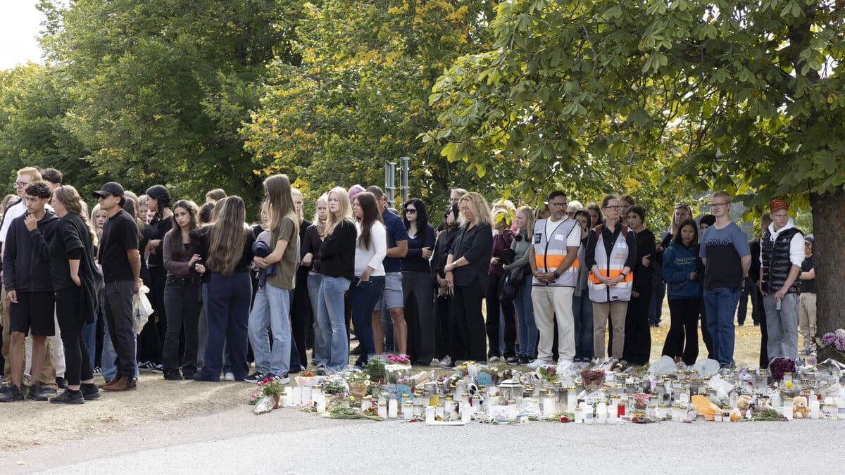 Memorial ceremony and minute of silence held in Fagersta after school attack