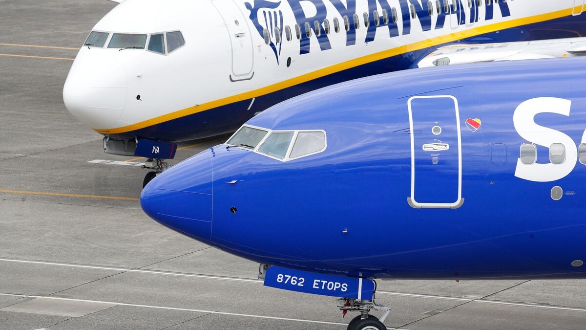 Britain to investigate Ryanair's fee for parents sitting next to children