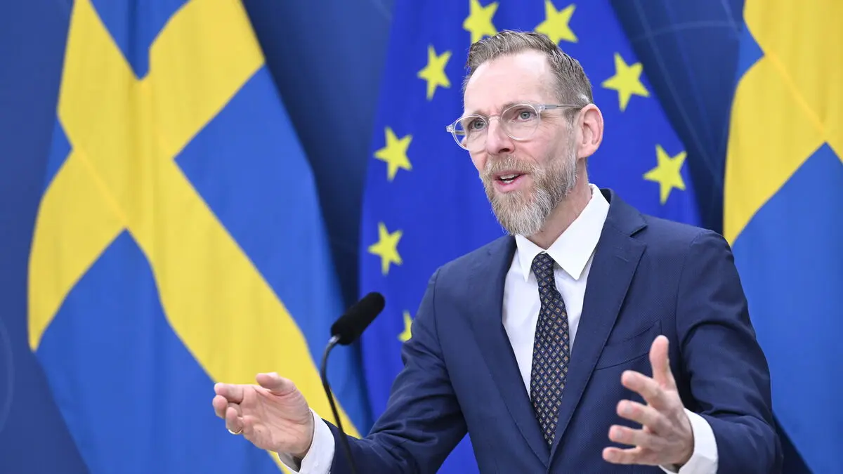 Sharp limit for antibiotics in new strategy