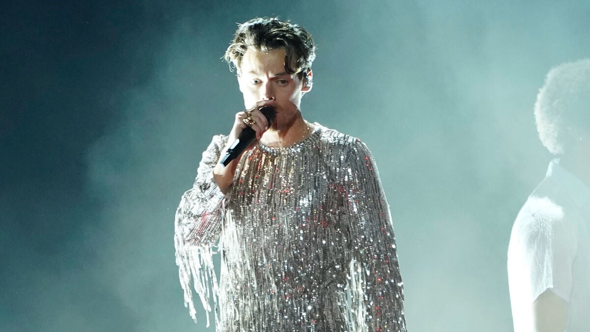 Harry Styles announces tour - Robyn joins