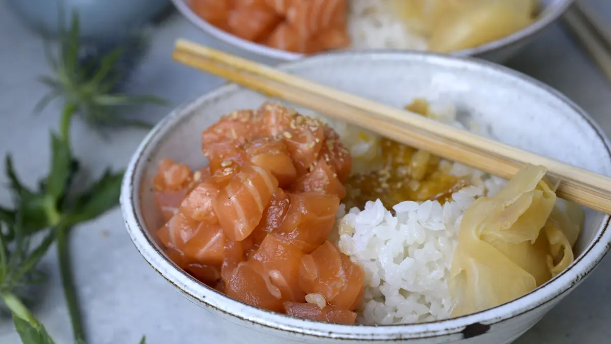 Around 100 people report food poisoning after visiting two sushi restaurants in Västra Götaland