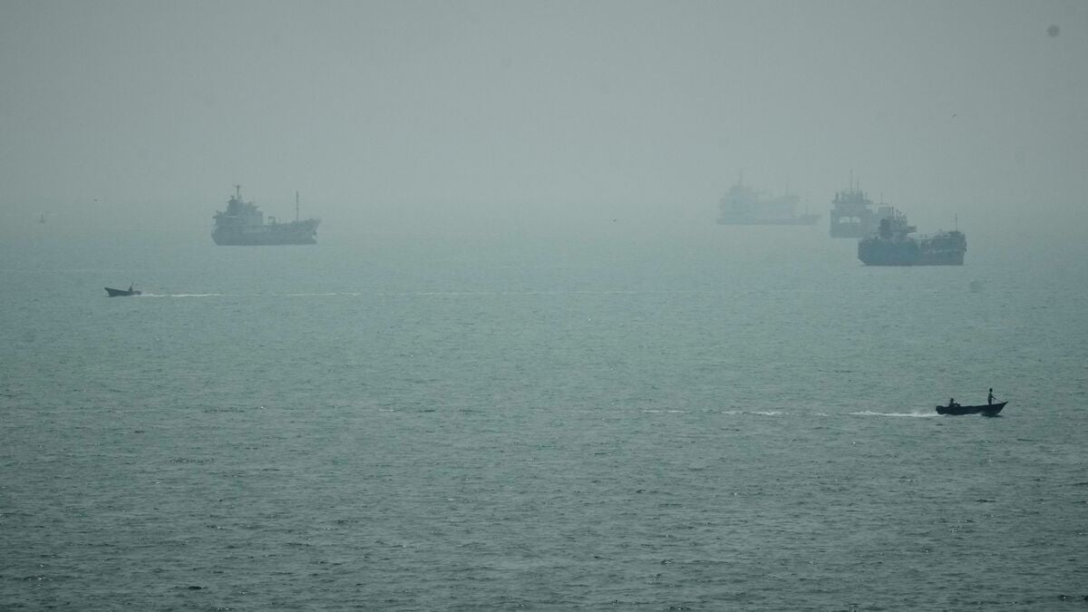 Iran to hold meeting with Gulf neighbors on Strait of Hormuz in Oman