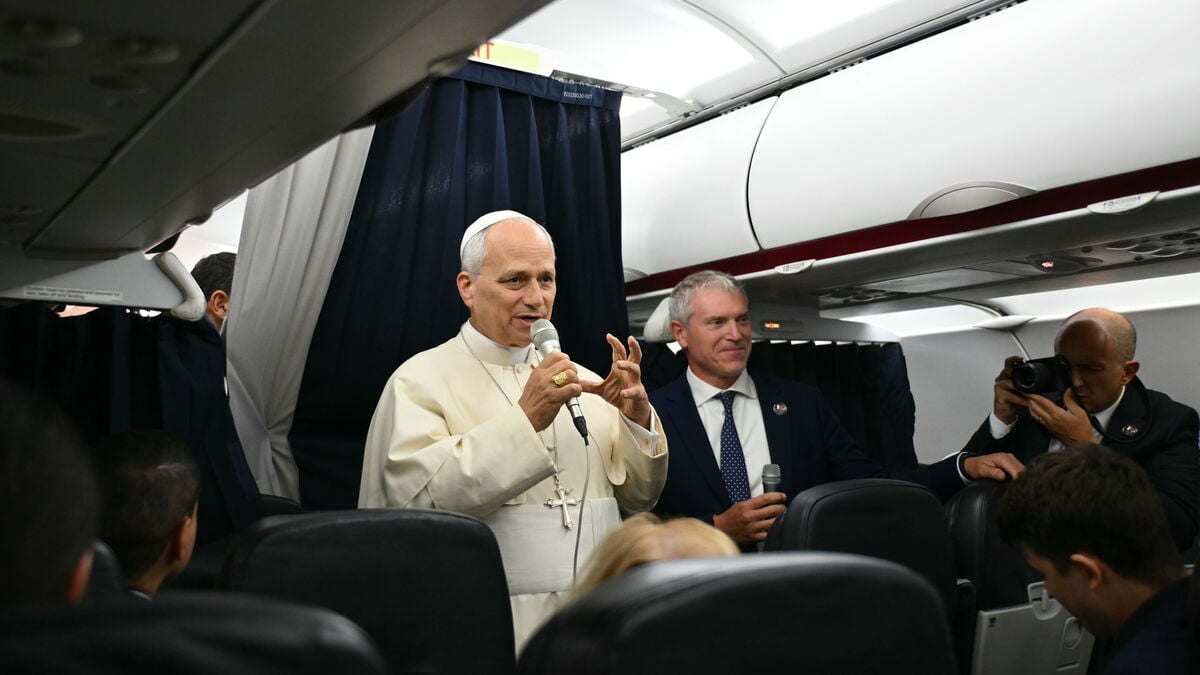Pope Leo XIV chats with fighter pilots during flight from Lourdes to Metz