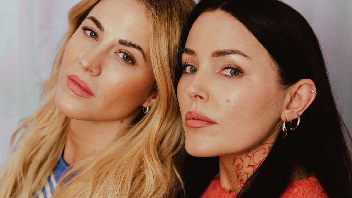 Molly Sandén and Miriam Bryant release joint single Superlim & silvertejp on March 20