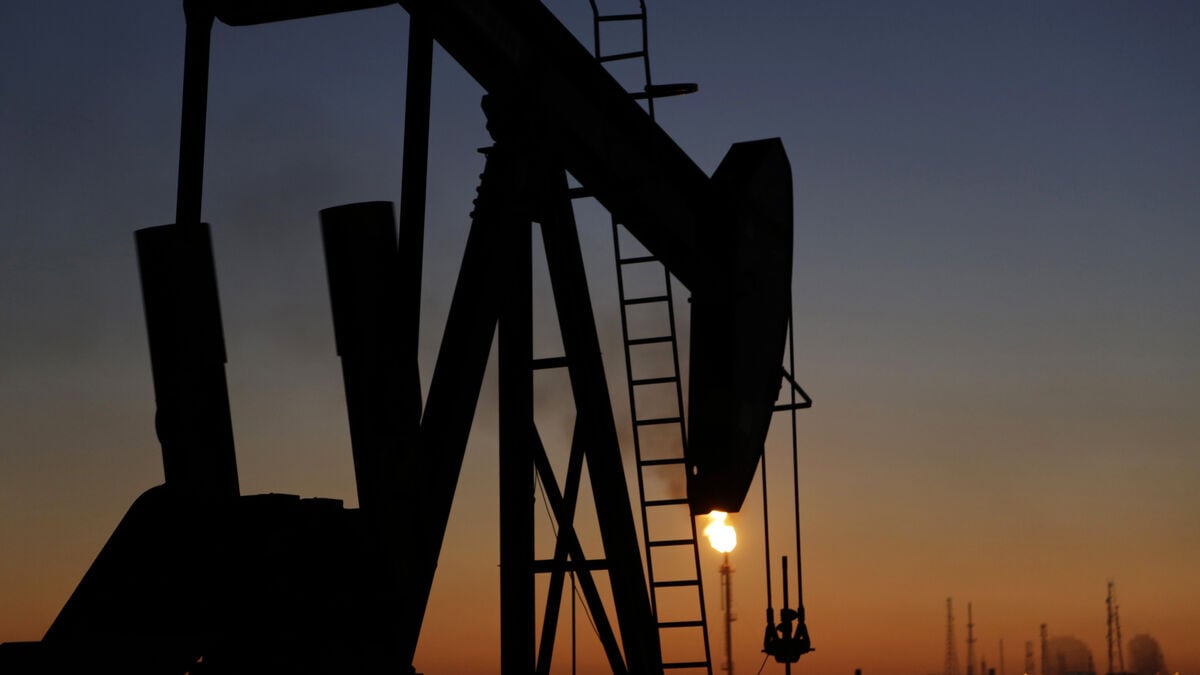 Oil rises as trading reopens