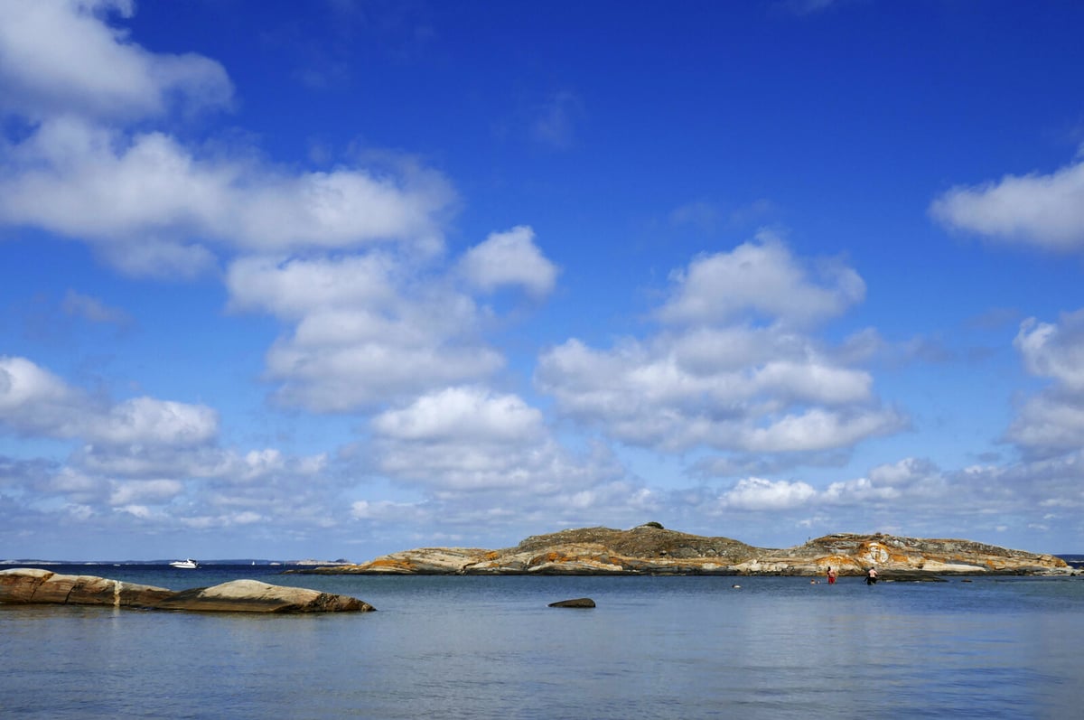 Sailboat Sinks Off Orust: Person Rescued After 7 Hours on Rock