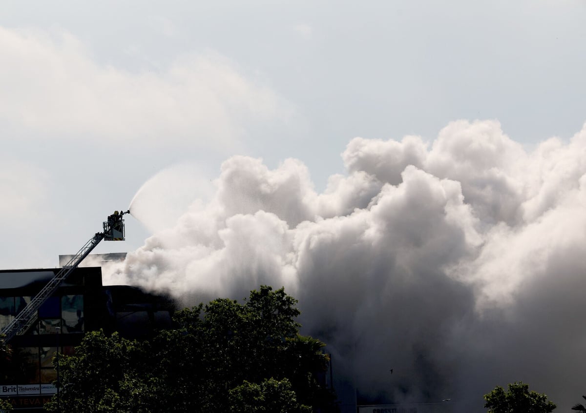 Chlorine Gas Cloud in Barcelona: 160,000 Residents Advised to Stay Indoors