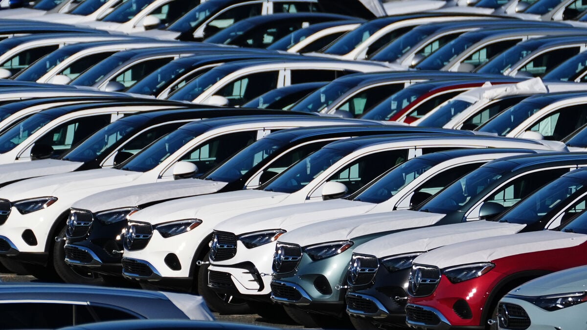 Mercedes-Benz cuts profit forecast as shares fall more than 5% on China challenges and rising costs