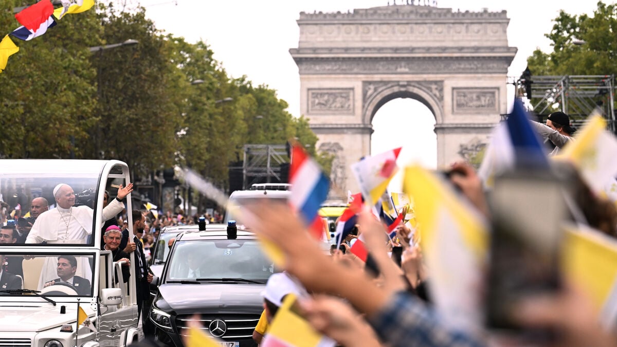 Pope Leo XIV draws hundreds of thousands to outdoor mass in Paris