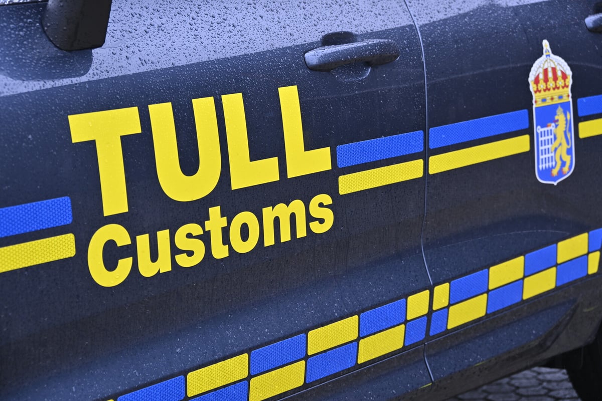 Over a Ton of Cocaine Found in Container: 17 People Charged
