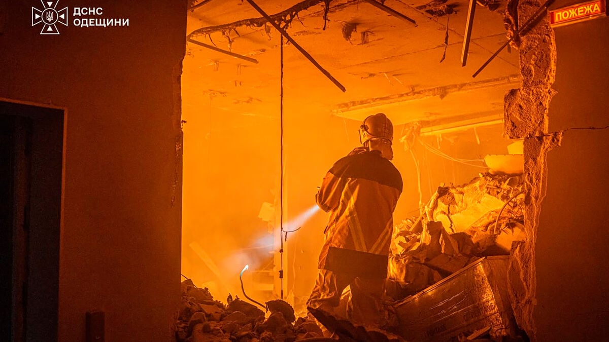 Death toll rises to at least 14 after Russian attacks across Ukraine