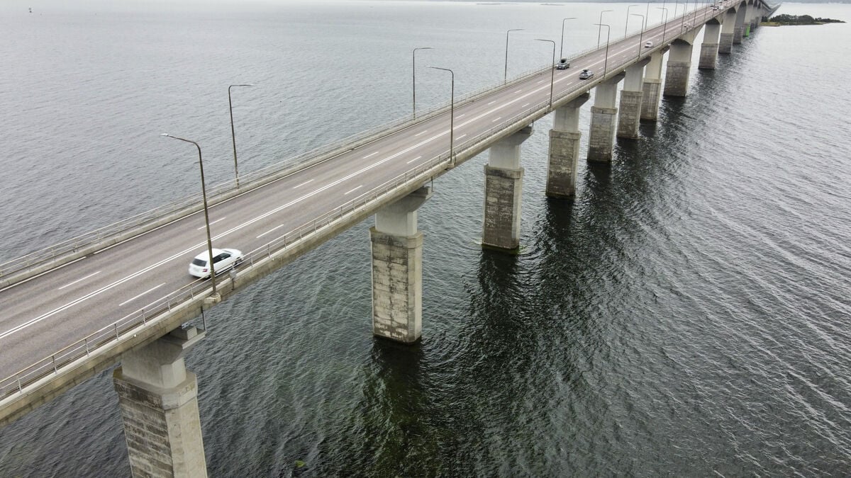 Two to hospital after accident on Öland Bridge