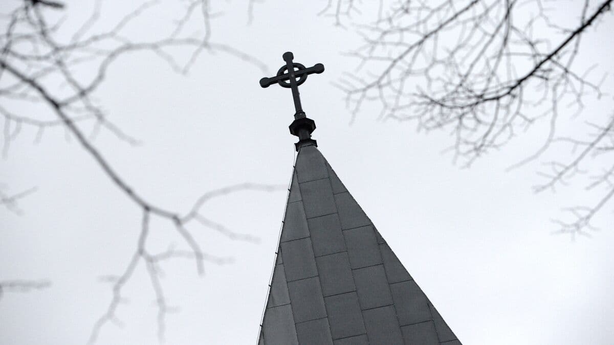 Punk priest wins case against municipality over anonymous tip