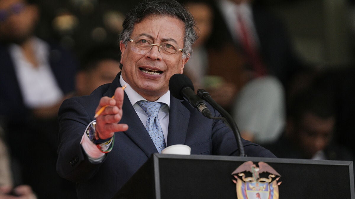 Colombia bombs guerrillas near Venezuela