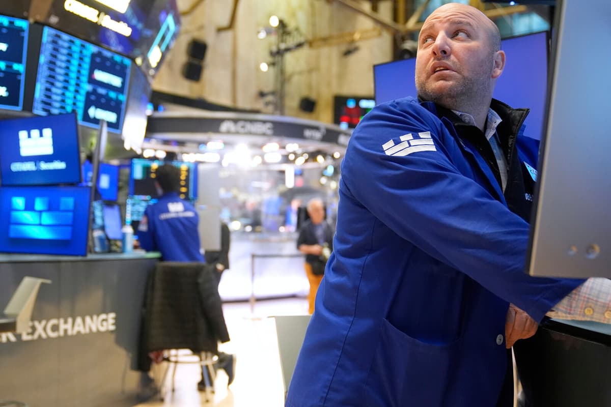 US Stock Market Tumbles as Tariffs Hit Tech Giants