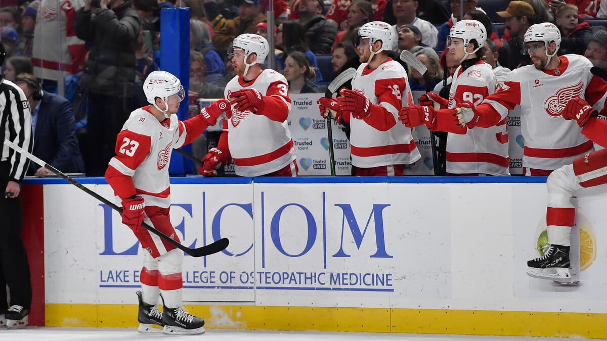Lucas Raymond scores in Detroit's 5-2 victory over Buffalo