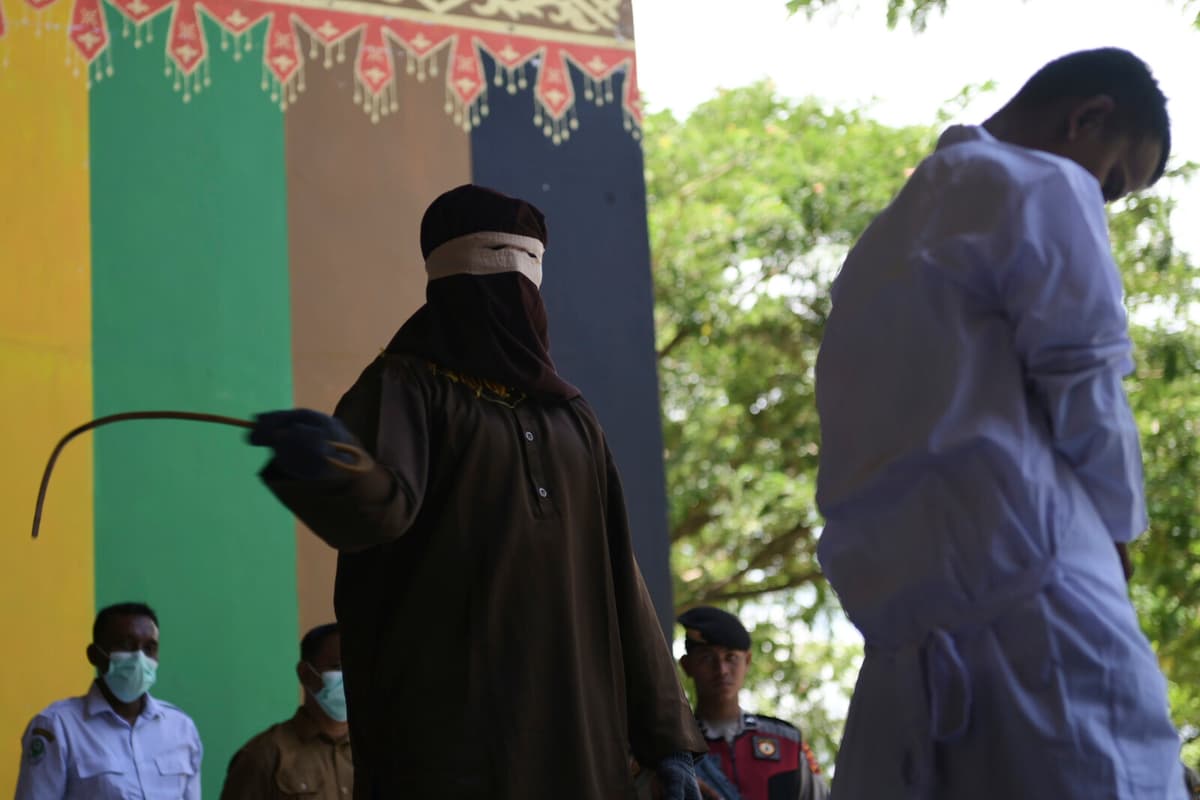 Flogging Punishment for Homosexual Acts in Indonesia's Banda Aceh