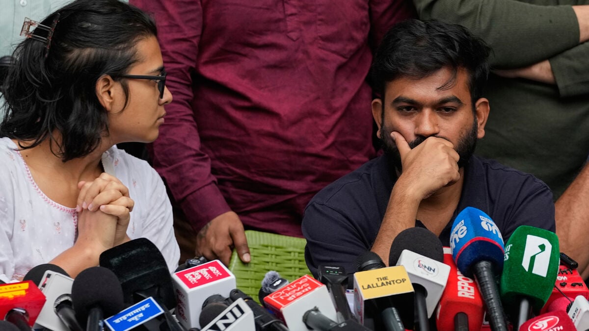 Indian “Cockroach Party” Leader Abhijeet Dipke Arrested Ahead of Planned Protest in New Delhi