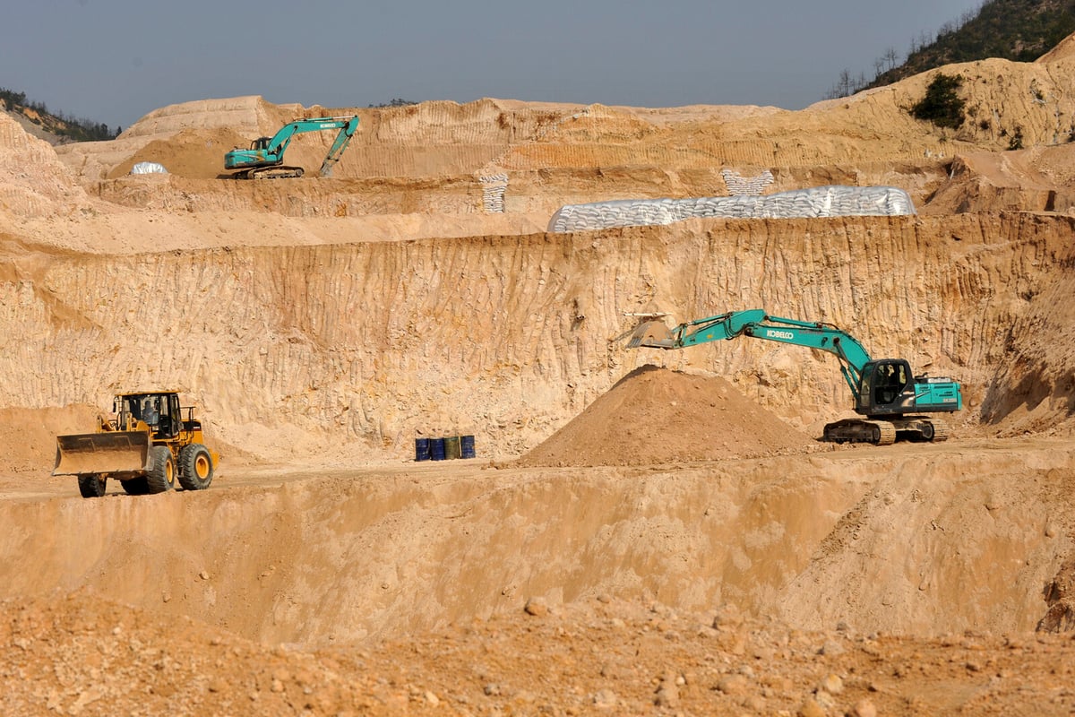 China Achieves Record Trade Surplus Amid Rising Rare Earth Exports