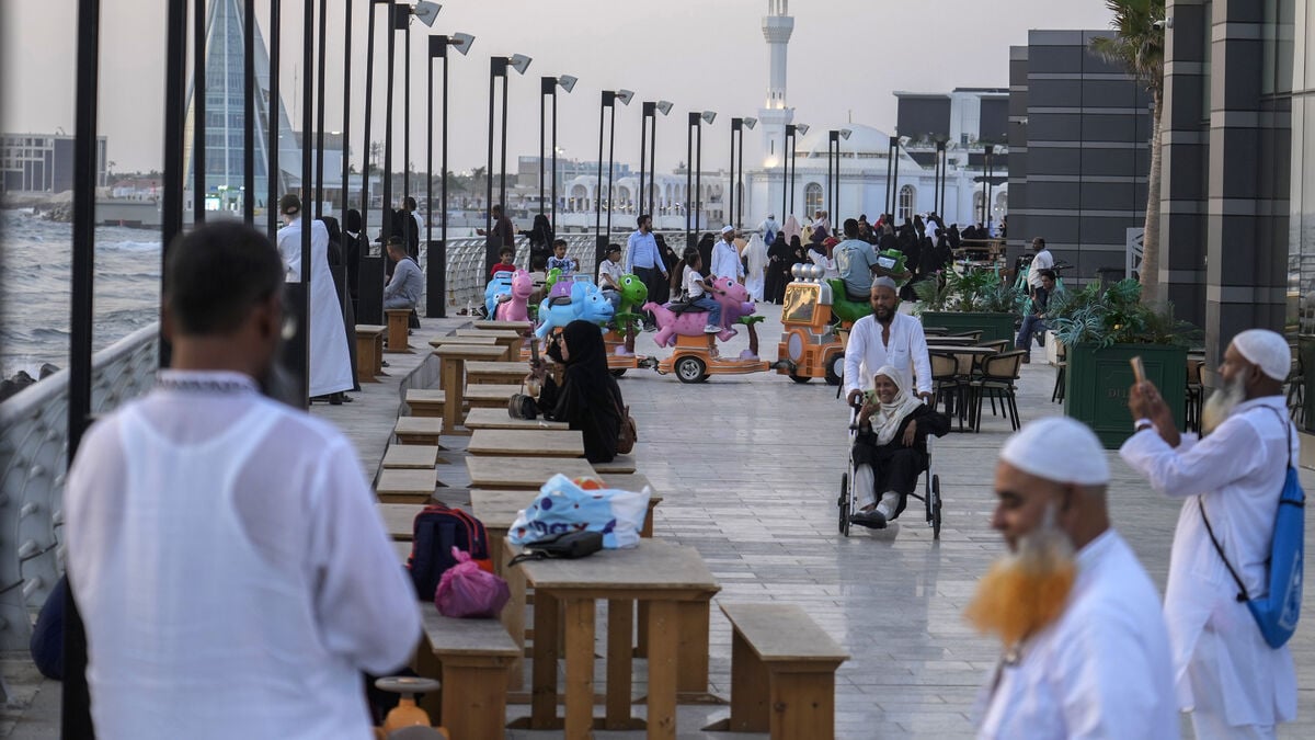 Alcohol ban eased in Saudi Arabia: "Like crazy"