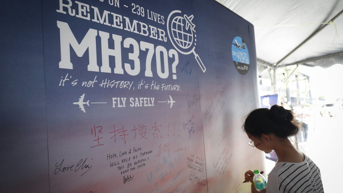 Search for missing MH370 resumes