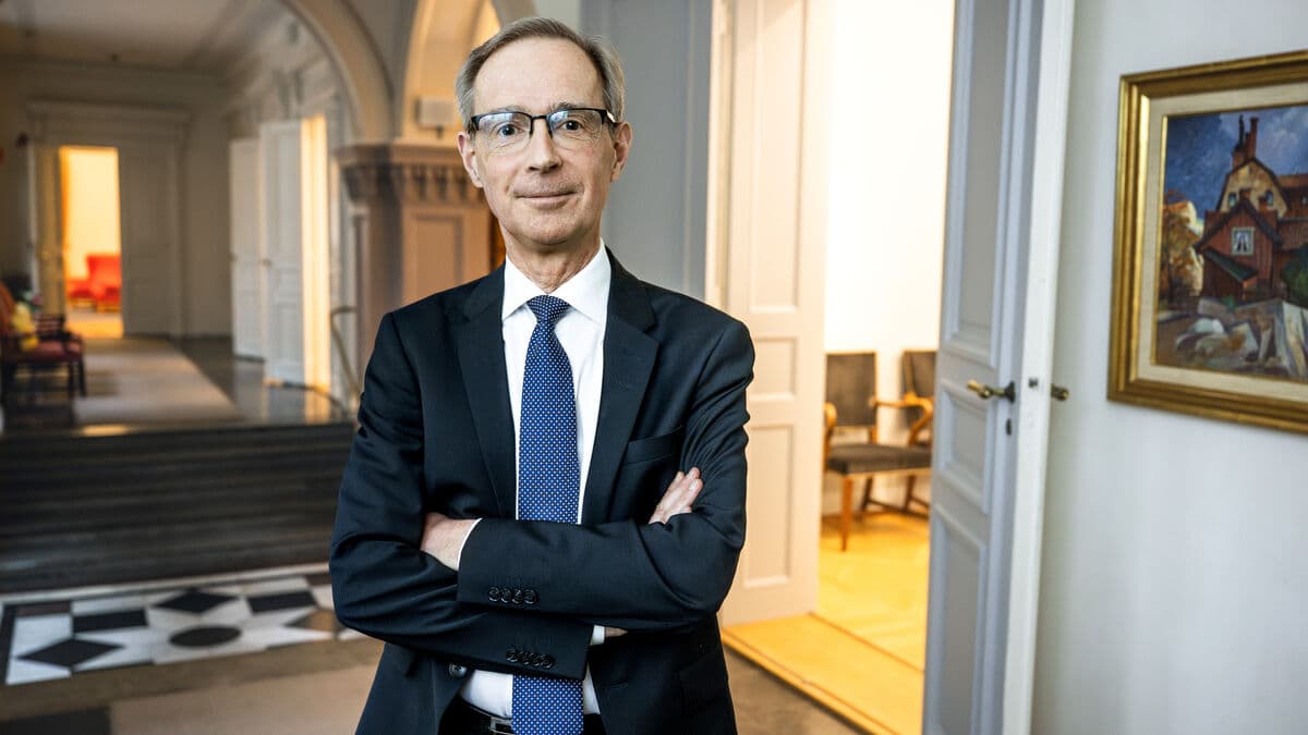 Fed holds rates steady as Warsh signals a shift in monetary policy