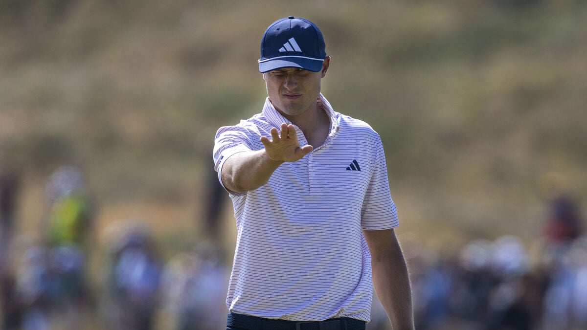 Åberg climbs into contention after seven birdies and 66 at The Open