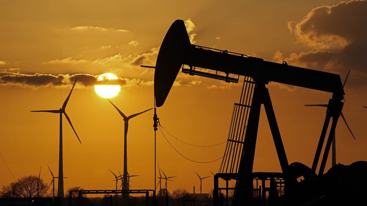 Oil prices fall as Saudi pipeline restart lifts market sentiment