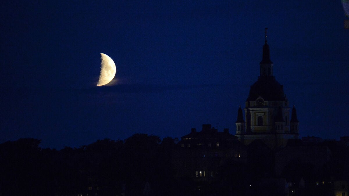 Sweden Switches to Standard Time as Clocks Go Back, Researchers Explain Why It Helps Sleep