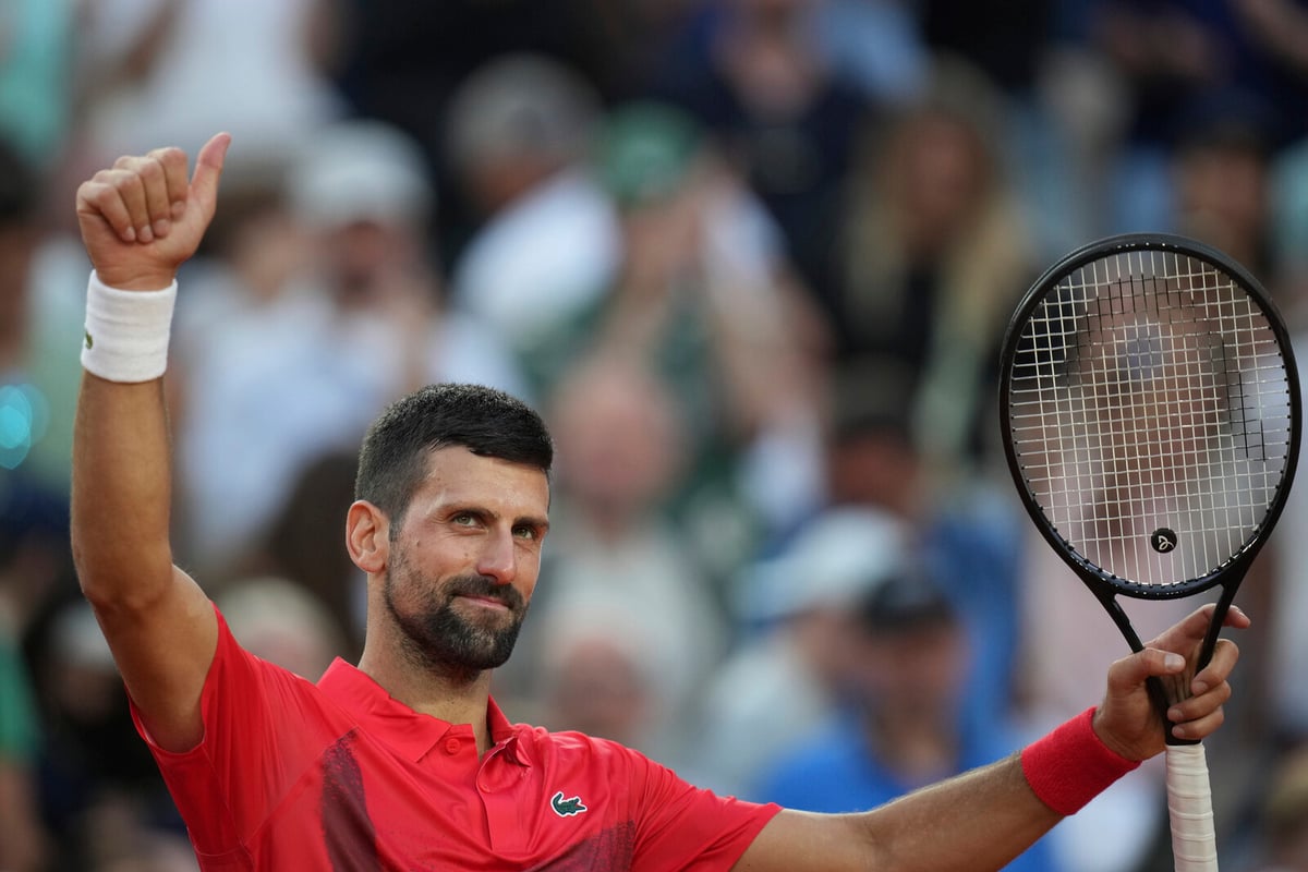 Djokovic Energized by Paris Bike Ride Advances to Third Round