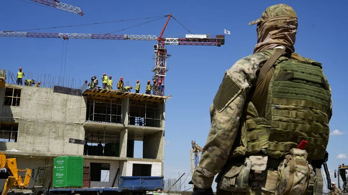 Russia rebuilds on the ruins of Mariupol