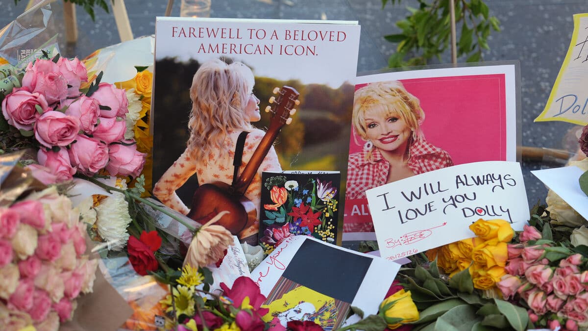 Dolly Parton’s sister says she kept cancer diagnosis secret to avoid upsetting fans