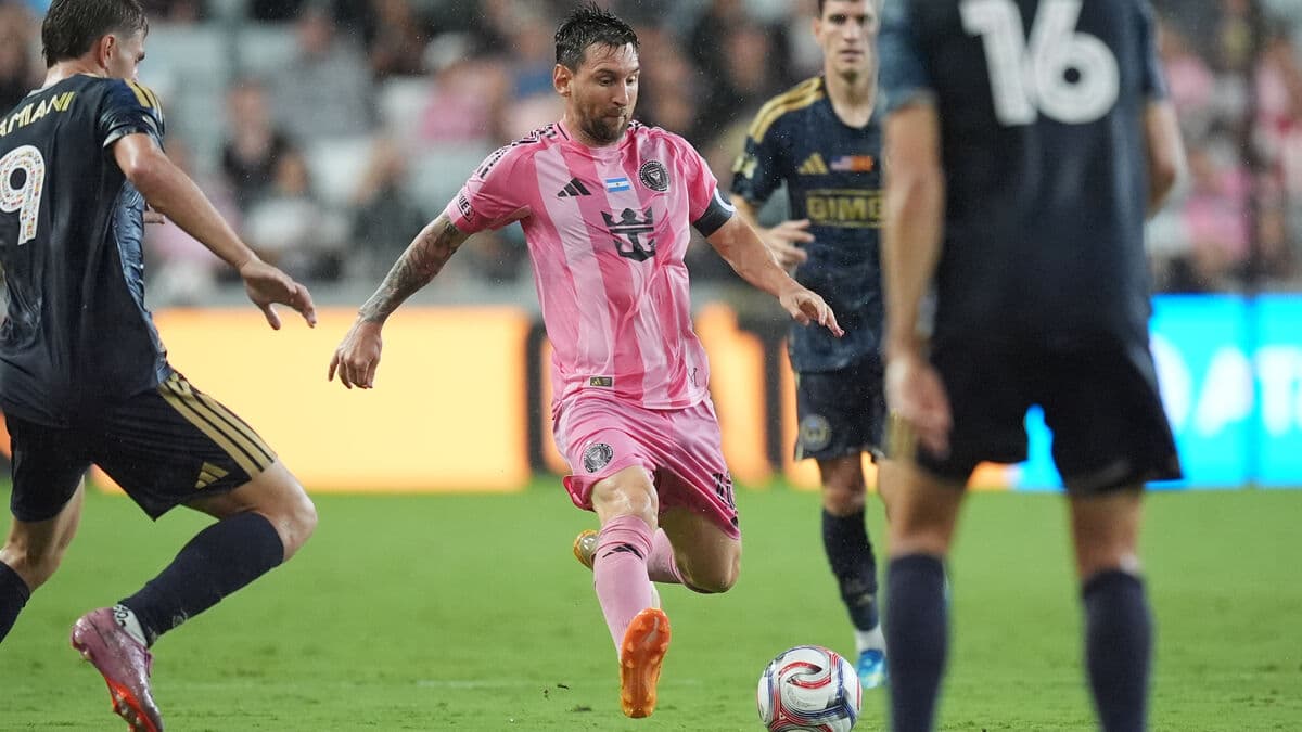 Concerns ahead of the World Cup - injured Messi leaves the field