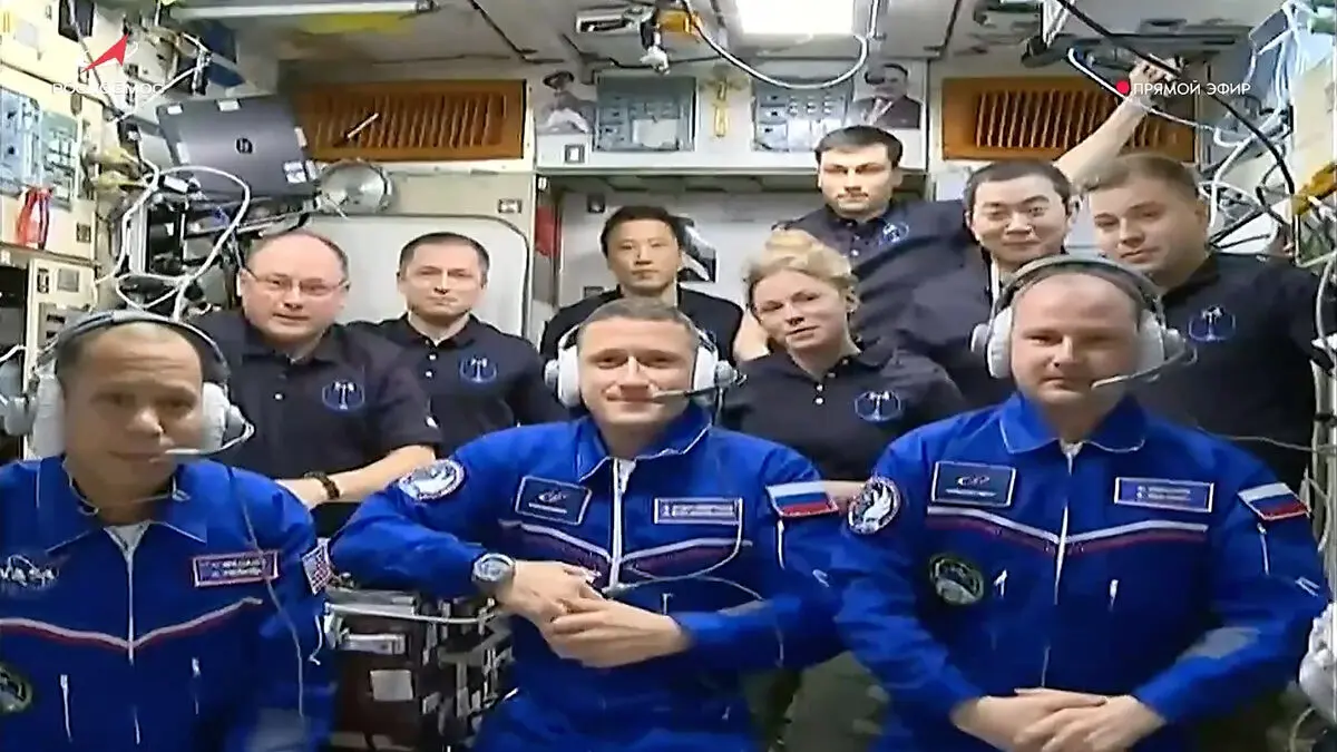 New American-Russian visit to space station
