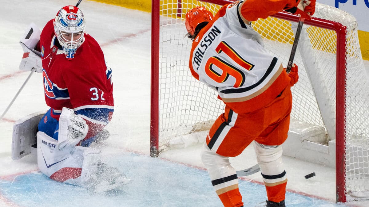 Three points from Carlsson lead Anaheim to victory over Montreal