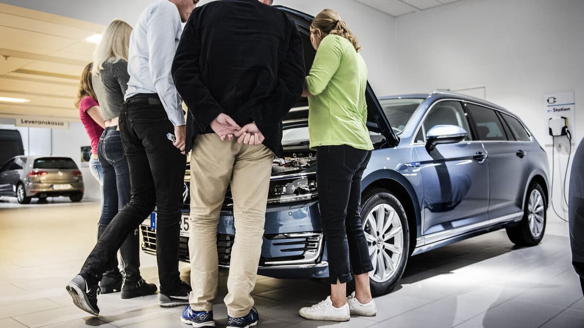 Weak recovery for the auto industry - continued decline for Tesla