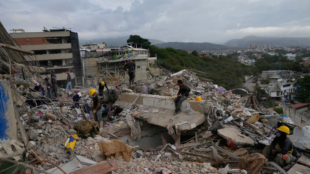 Venezuela earthquake death toll rises to 3,889