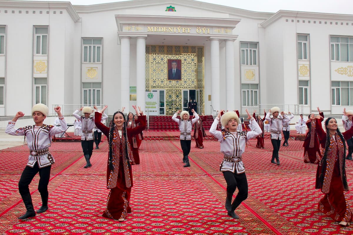 Turkmenistan Cultural Workers Ordered to Lose Weight by National Day