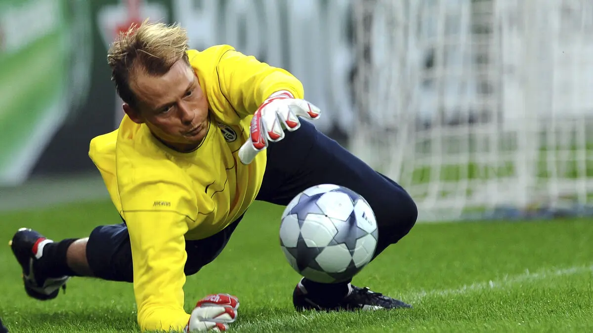 Former Arsenal goalkeeper Alexander Manninger dies in accident