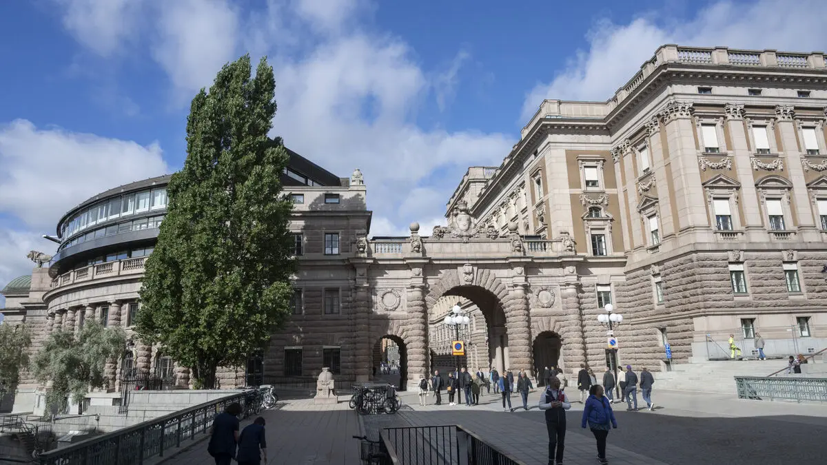 Man in his 40s who tried to take parliament guard's weapon wrestled down