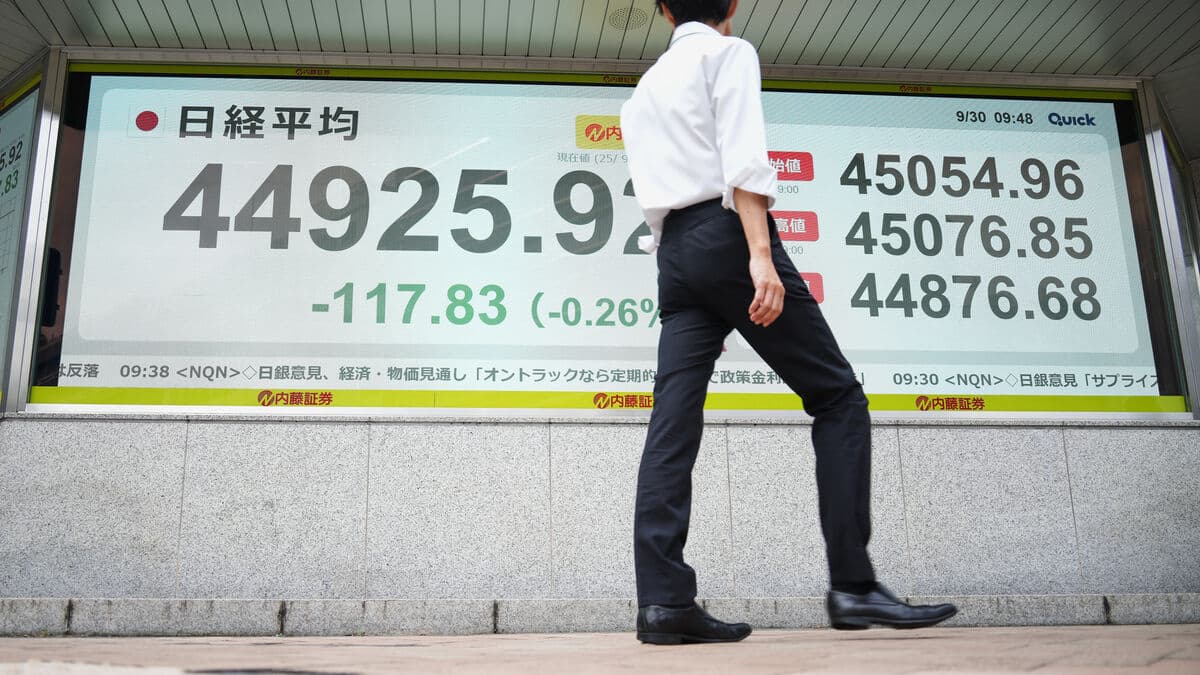 Mixed in Asia - Tokyo declines, other markets move more cautiously