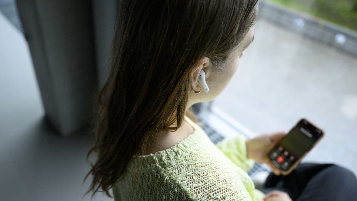 How to surf during high alert using national roaming