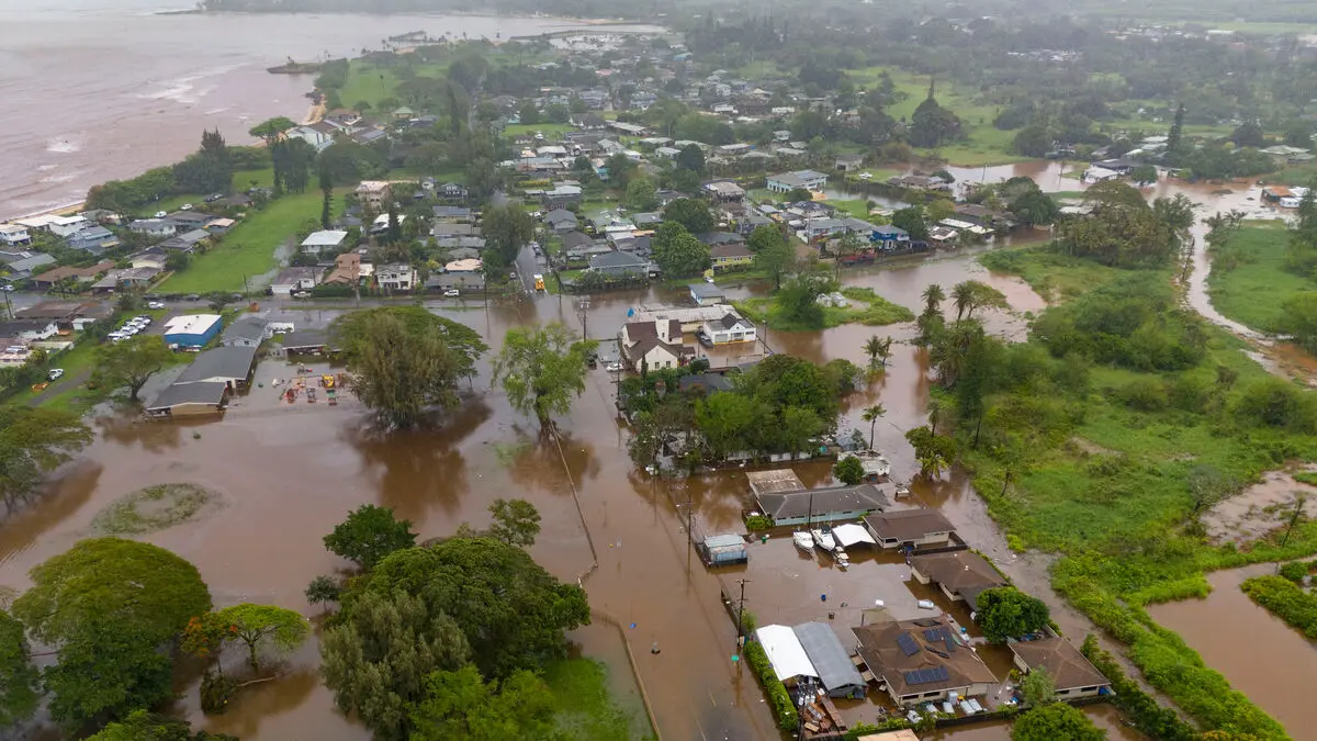 Floods in the tourist paradise - dam in danger zone
