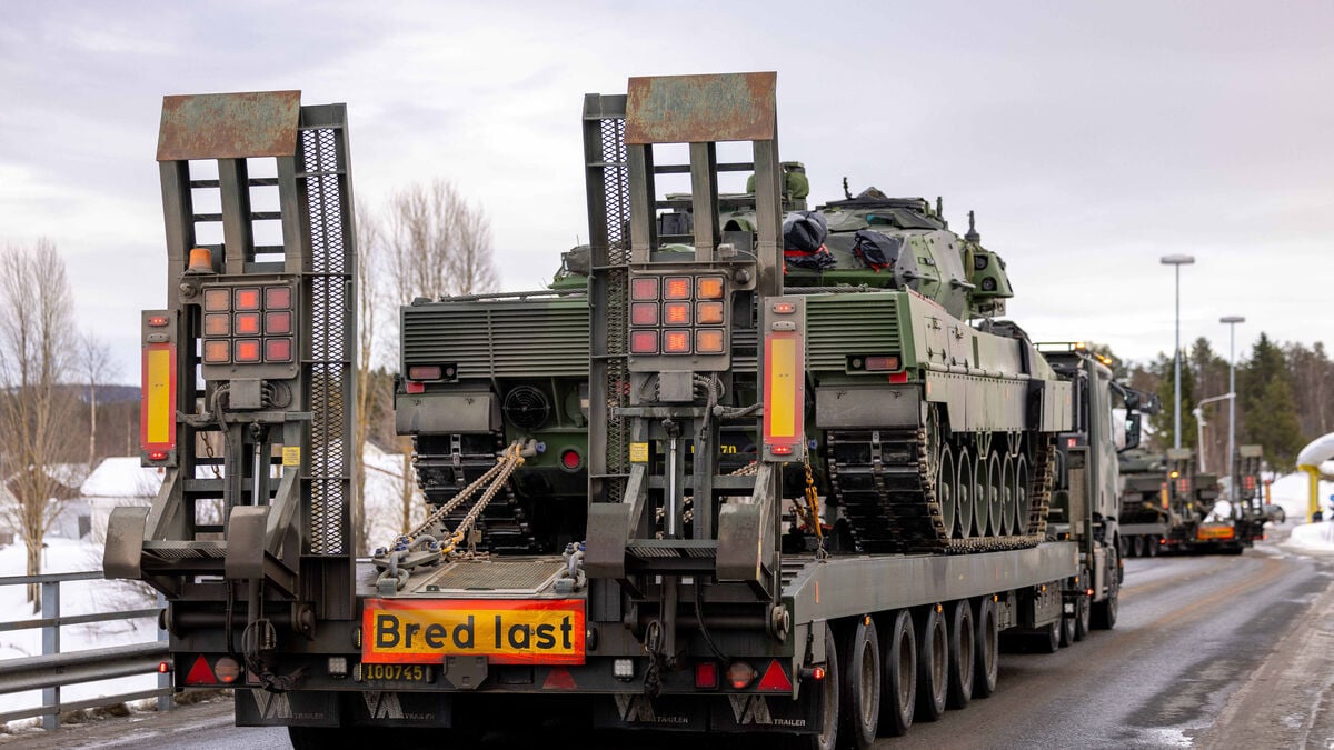 Satellite images show Russian armaments near Sweden
