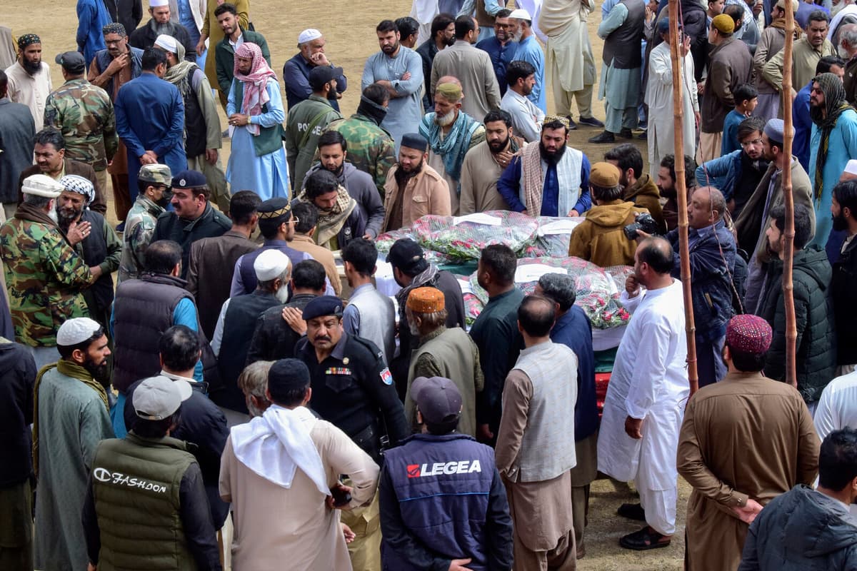 Suicide Attacks in Pakistan Leave Over 25 Dead