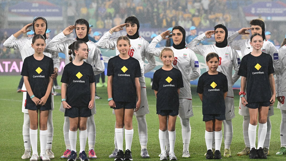 Defected Iranian footballers granted asylum in Australia