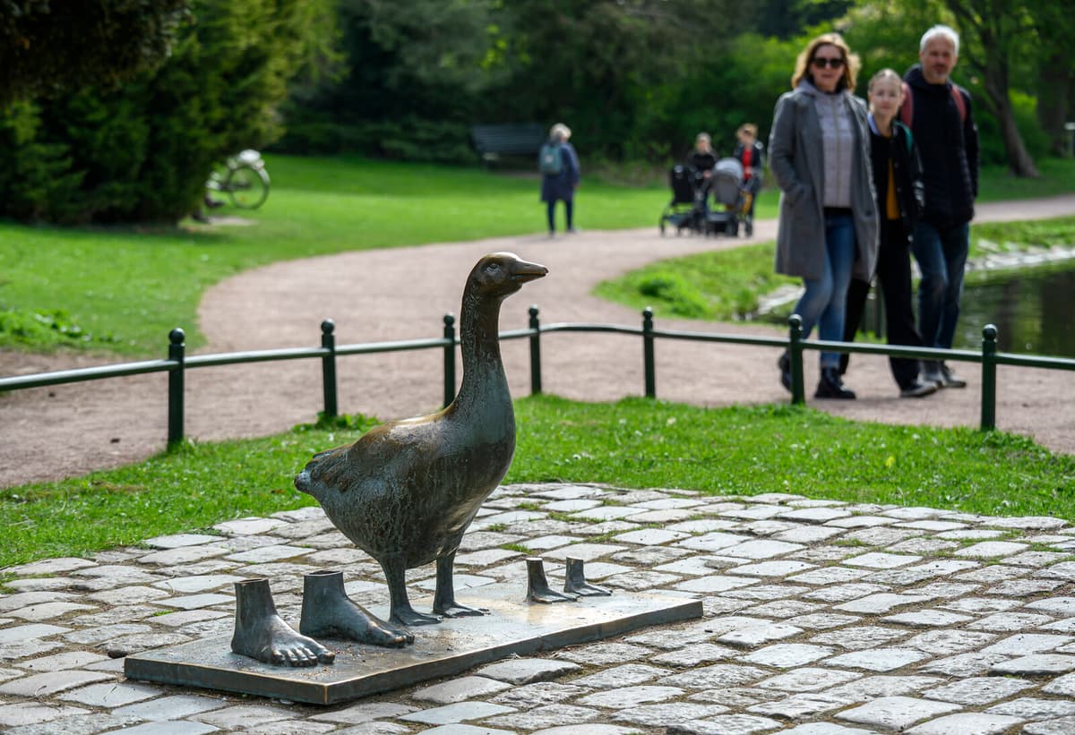 Statue of Boy with Geese Stolen in Malmö's Slottsparken