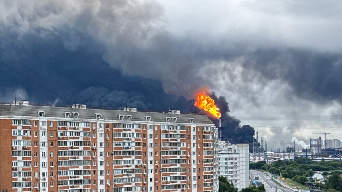 Fires rage in Moscow after